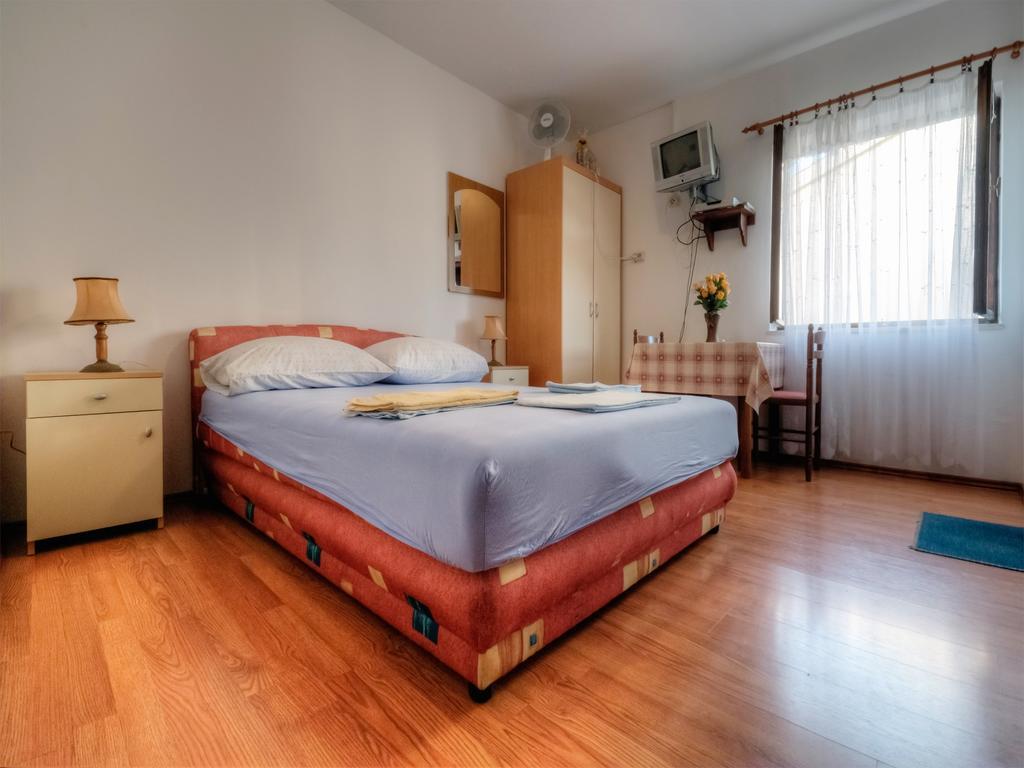 Apartments Srhoj Stari Grad  Εξωτερικό φωτογραφία