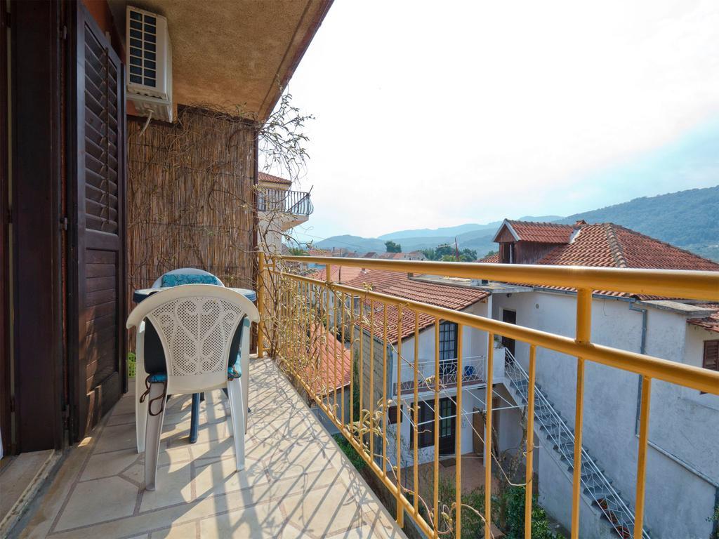 Apartments Srhoj Stari Grad  Εξωτερικό φωτογραφία