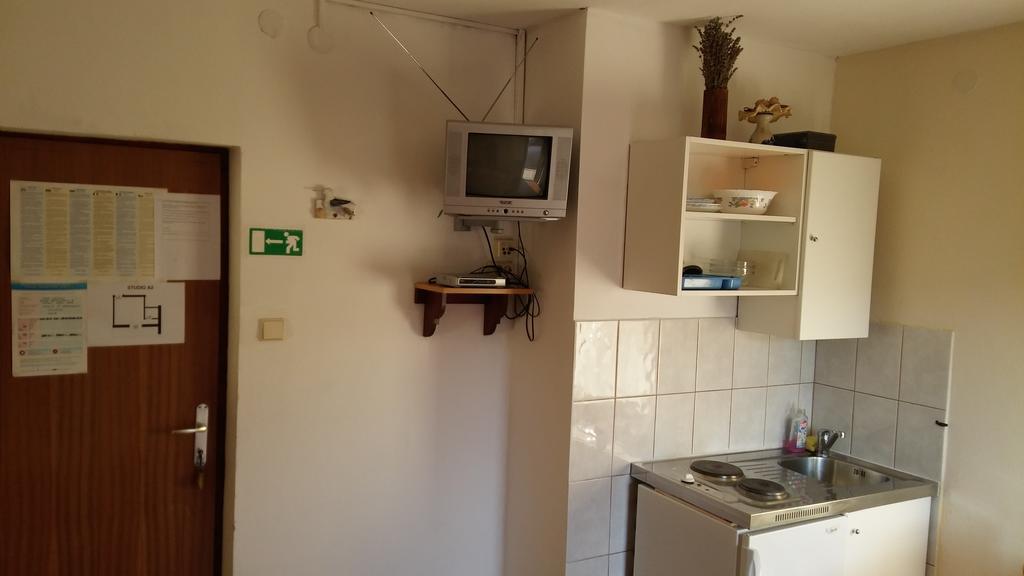 Apartments Srhoj Stari Grad  Εξωτερικό φωτογραφία