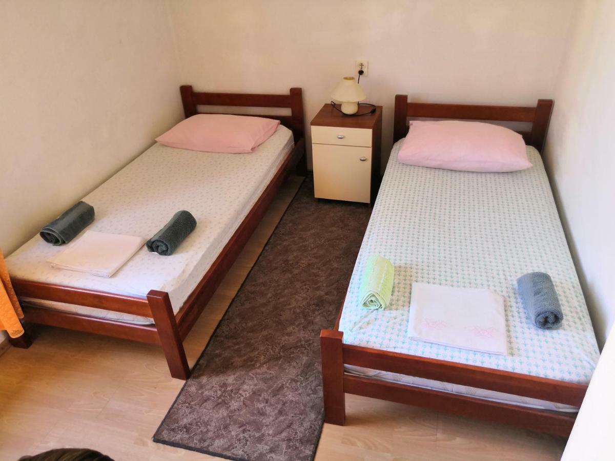 Apartments Srhoj Stari Grad  Εξωτερικό φωτογραφία