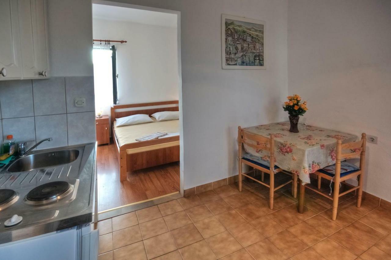 Apartments Srhoj Stari Grad  Εξωτερικό φωτογραφία
