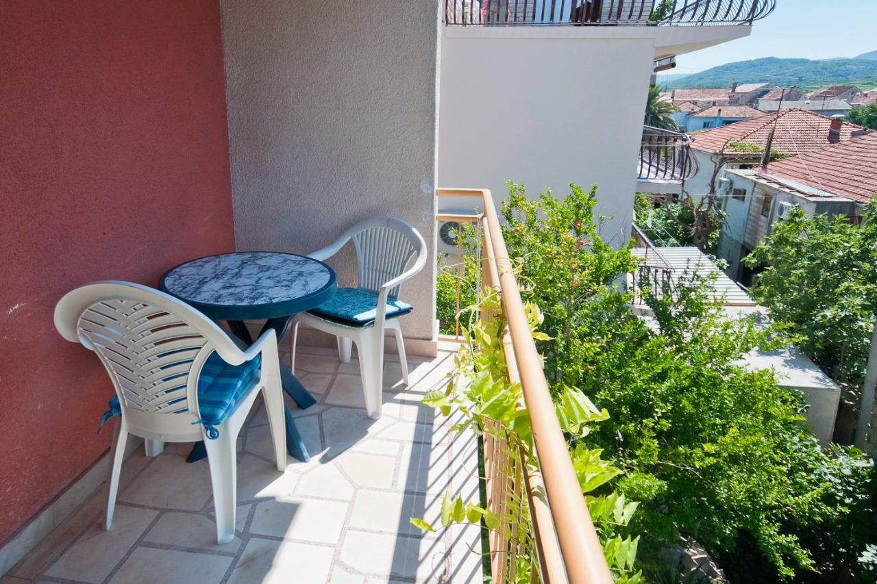 Apartments Srhoj Stari Grad  Εξωτερικό φωτογραφία