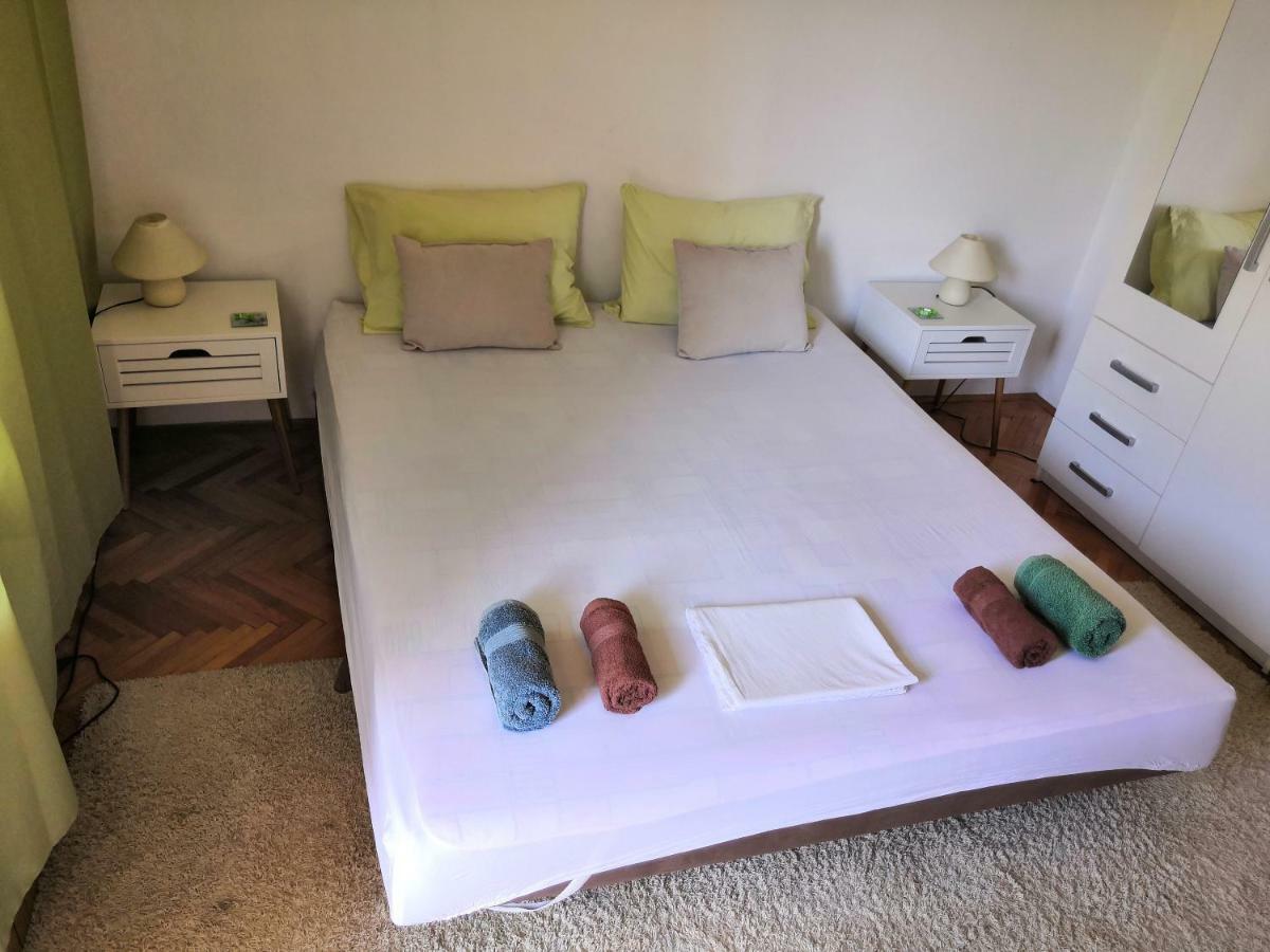 Apartments Srhoj Stari Grad  Εξωτερικό φωτογραφία