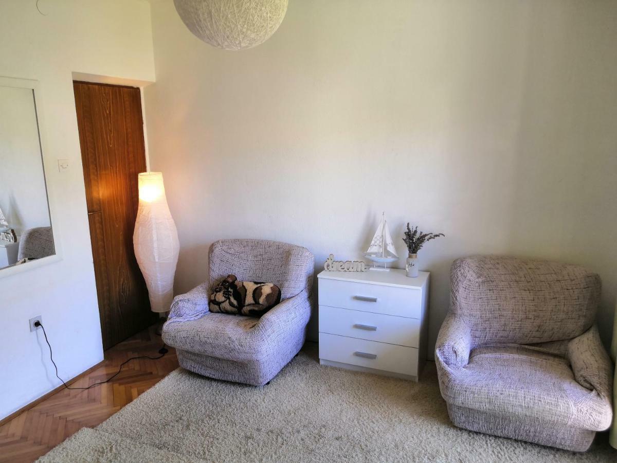 Apartments Srhoj Stari Grad  Εξωτερικό φωτογραφία