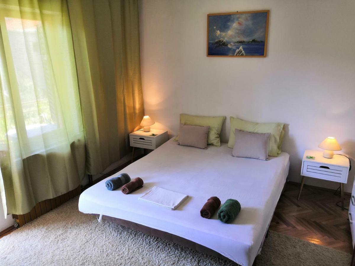 Apartments Srhoj Stari Grad  Εξωτερικό φωτογραφία