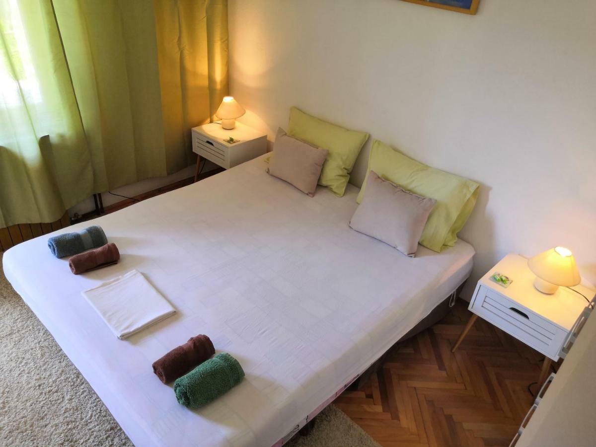 Apartments Srhoj Stari Grad  Εξωτερικό φωτογραφία