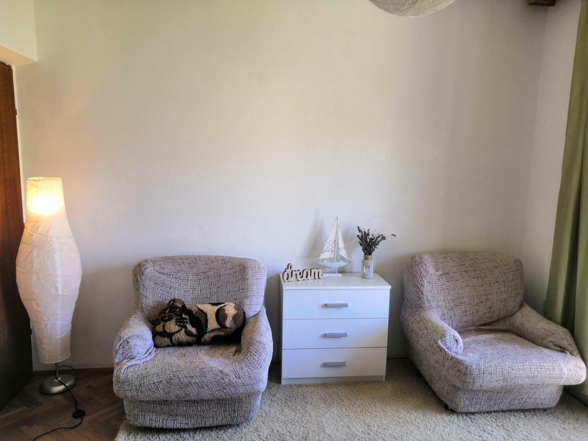 Apartments Srhoj Stari Grad  Εξωτερικό φωτογραφία